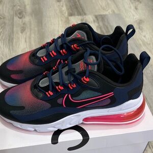 ❤️🖤 Nike Women's Black and Pink Athletic Shoes